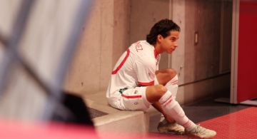 Diego Lainez en la banca del Braga durante el último partido previo a Qatar 2022