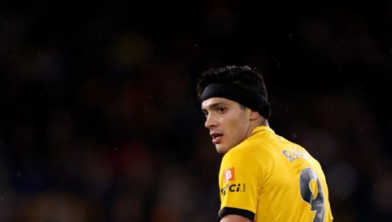 Padre de Raúl Jiménez explota contra periodista en programa en vivo