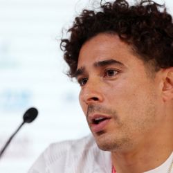 Guillermo Ochoa manda contundente mensaje a Lionel Messi y Robert Lewandowski