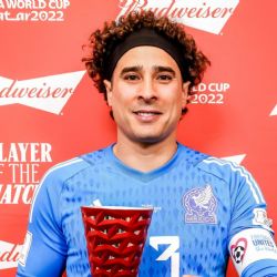 Oficial | Guillermo Ochoa recibe enorme reconocimiento por su actuación en el México vs Polonia