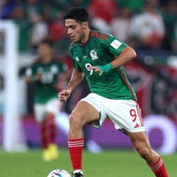Raúl Jiménez toma polémica decisión tras las críticas de la afición en su contra