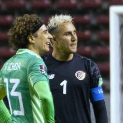 Guillermo Ochoa supera a Keylor Navas en importante estadística en Copas del Mundo