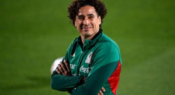 Héctor Miguel Zelada rompe el silencio tras la gran actuación de Guillermo Ochoa contra Polonia