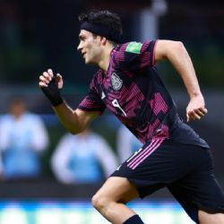 Raúl Jiménez llega a la concentración de la Selección Mexicana en Girona, España