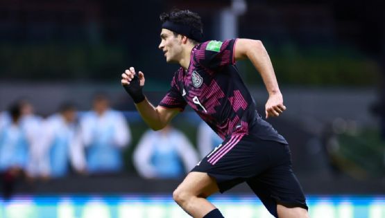 Raúl Jiménez llega a la concentración de la Selección Mexicana en Girona, España