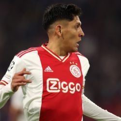 Ajax de Holanda sufre sin Edson Álvarez y con Jorge Sánchez en el campo frente al Vitesse