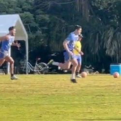 Video | Israel Reyes exhibe a Bruno Valdez en mano a mano de potencia física