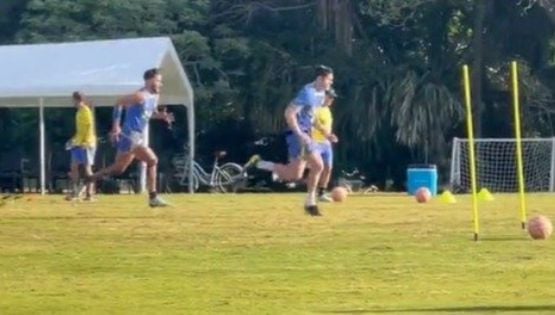 Video | Israel Reyes exhibe a Bruno Valdez en mano a mano de potencia física