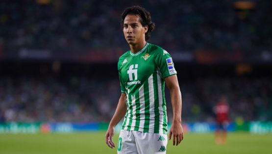 Diego Lainez felicita a ex compañeros del Real Betis por el título en Qatar 2022