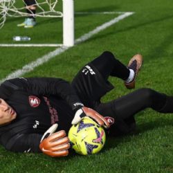 Guillermo Ochoa se bajó significativamente el sueldo para fichar por el Salernitana
