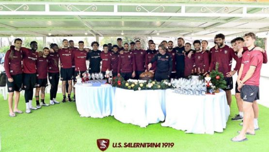 Guillermo Ochoa recibe espectacular recibimiento en el Salernitana de Italia
