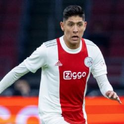 El emotivo gesto que tuvo Edson Álvarez con un pequeño aficionado del Ajax