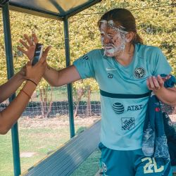 Video | El fuerte pastelazo que le dieron a Nicki Hernández por su cumpleaños