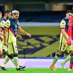 Guillermo Ochoa y Henry Martín alzan la voz en el vestidor del Club América