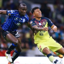 El Club América deja escapar la victoria en el Azteca ante los Gallos Blancos 