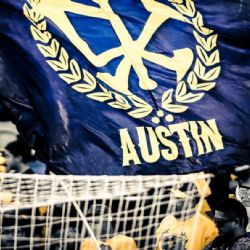Aficionados se manifiestan ante la directiva del Club América en partido ante Rayados 