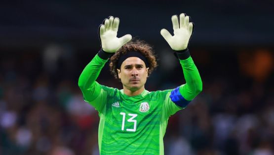 Guillermo Ochoa celebra con su familia la clasificación de la Selección Mexicana ante El Salvador