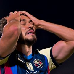 ¡Afición del América castiga a Henry Martín!