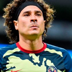 Destacan momento de Guillermo Ochoa con niño con autismo