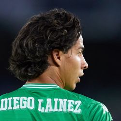 La petición de Diego Lainez al Real Betis para poder salvar su carrera