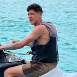 Ajax presume a Edson Álvarez en sus vacaciones de verano