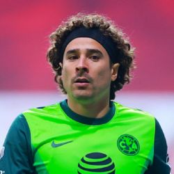 Guillermo Ochoa se encuentra con importantes figuras del deporte