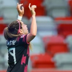 Video | Katty Martínez se lanza chilena en el entrenamiento de fut tenis