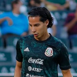 Foto de Diego Lainez desata debate en las redes sociales del Real Betis