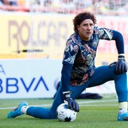 Basquetbolista pide a Guillermo Ochoa una playera del Club América
