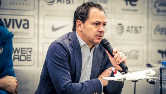 Club América protege a Santiago Baños ante la molestia de la afición