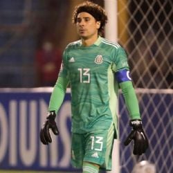 Video | ¡En venganza! Memo Ochoa hace gran atajada a Romario Ibarra en Selección