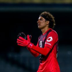 Aficionados brasileños recuerdan el partidazo de Guillermo Ochoa en el Club América vs Flamengo