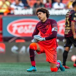 Periodista de TUDN arremete contra Guillermo Ochoa y asegura que no es el mejor de México