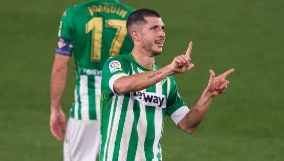 Everton de la Premier League de Inglaterra alza la mano por Guido Rodríguez
