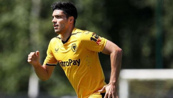Esposa de Raúl Jiménez desmiente la gravedad de su lesión de rodilla
