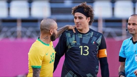 Guillermo Ochoa con 'paternidad' histórica frente a Dani Alves