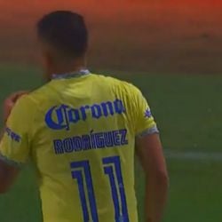 Video | Sin festejo, 'Cabecita' Rodríguez le anota al Cruz Azul en el Clásico Joven