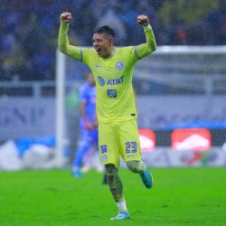 Video | Emilio Lara bromea con sus compañeros sobre la doble posición que desempeña en el Club América