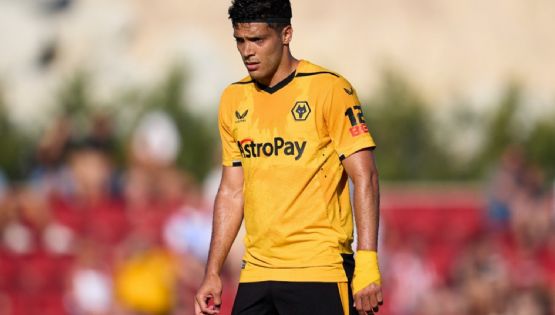 El delantero europeo que será la competencia de Raúl Jiménez en el Wolverhampton