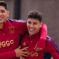 Gran pase de Edson Álvarez para la primera asistencia de Jorge Sánchez con el Ajax
