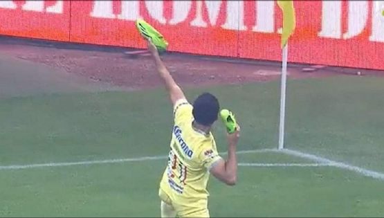 Video | Henry Martín llega a los 10 goles con penal en el Clásico Nacional