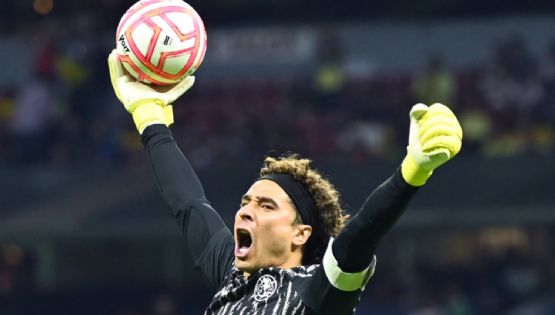 Vídeo | Las imágenes que prueban que no entró el balón en la espectacular atajada de Guillermo Ochoa ante Chivas