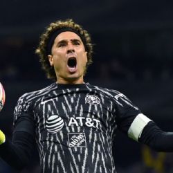 Vídeo | Guillermo Ochoa muestra gran liderazgo en la plática previa al Clásico Nacional de América contra Chivas