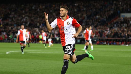 Santiago Giménez responde si hay posibilidad de que juegue para el Club América