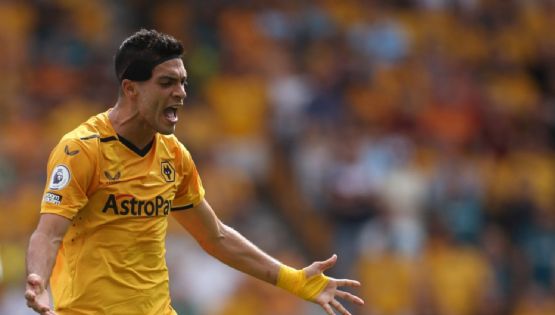 Wolverhampton insiste en llevar competencia a Raúl Jiménez con otro delantero