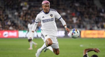Julián Araujo admite contactos con el Club América