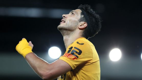 Fuera de lugar evita que Raúl Jiménez supere la marca goleadora de Carlos Vela en Europa