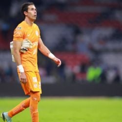 Video | Aficionado del Club América le quita a niño playera de Óscar Jiménez