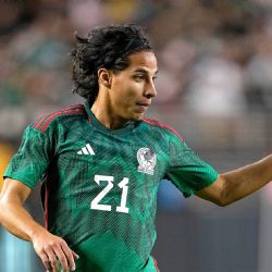 Santiago Baños lanza fuertes críticas sobre las prioridades de Diego Lainez