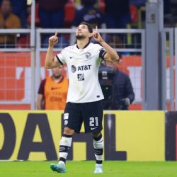 Henry Martín abre el marcador contra Puebla gracias a un pase de Alejandro Zendejas